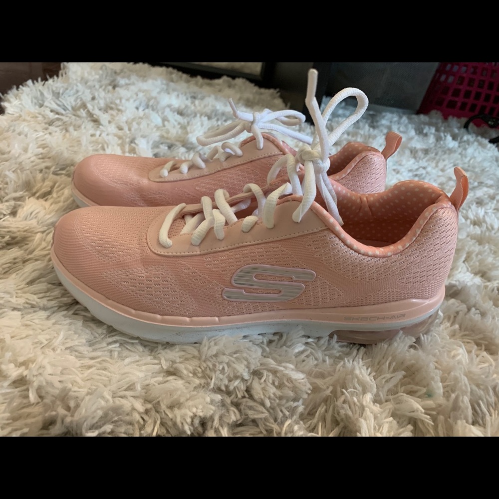 Size 8 Skechers Air